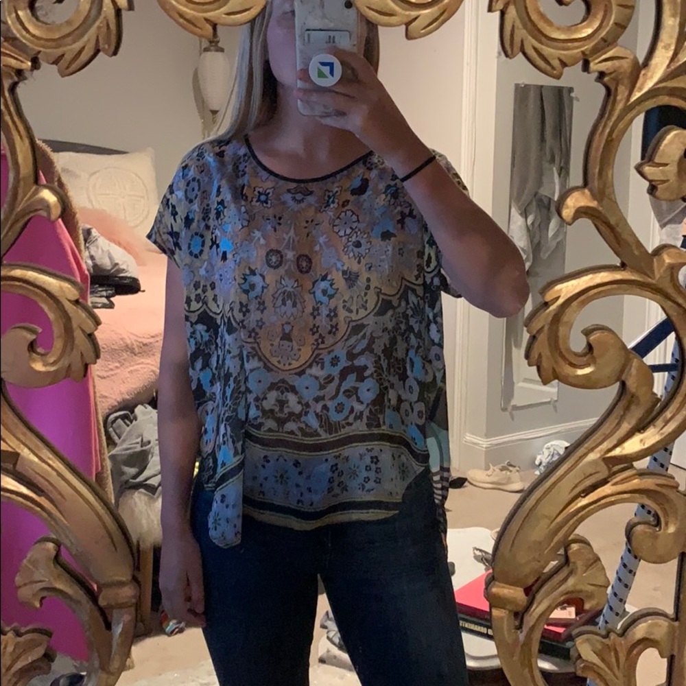 Colorful Clover Canton semi-sheer printed top
